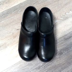 Sanita Dansko nursing Clogs black women's sz 39